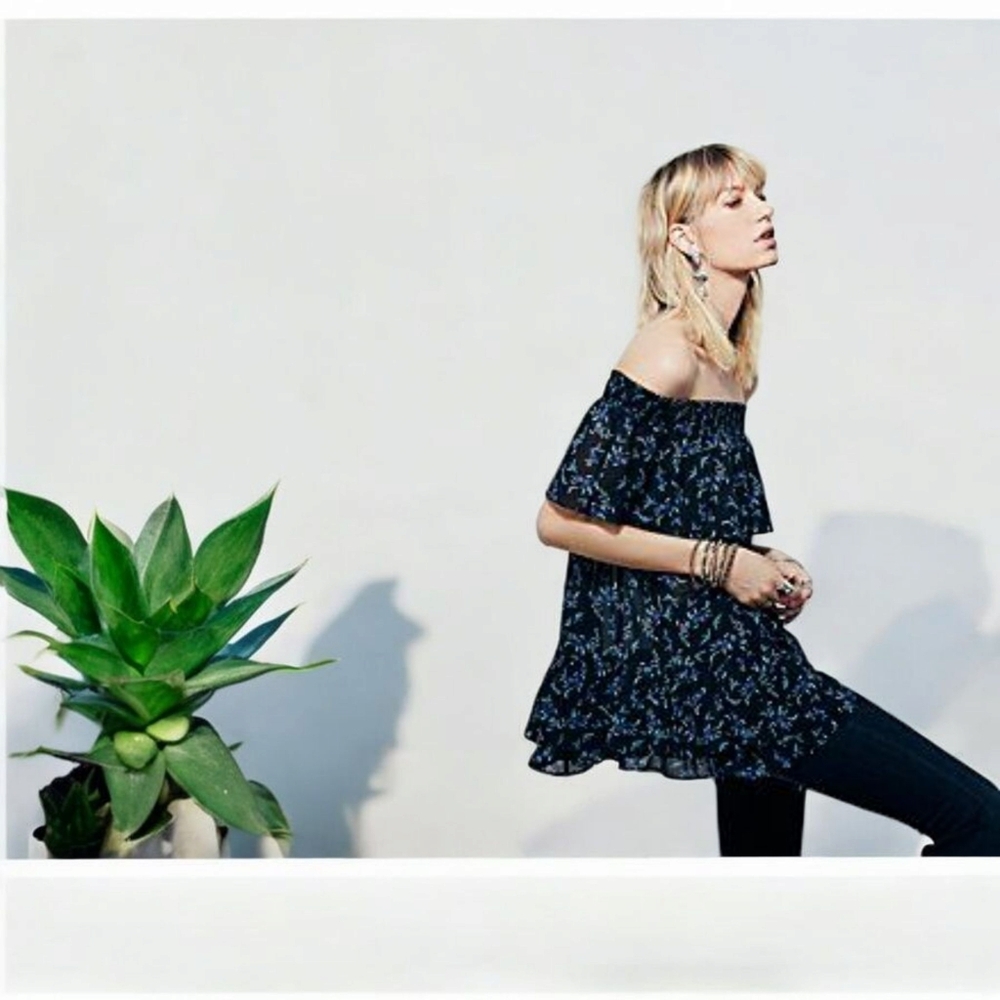 Free People Womens Chiffon Off Shoulder Top Black Blue Floral Ruffle Sz XS Boho